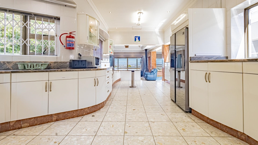 7 Bedroom Property for Sale in Plattekloof Western Cape